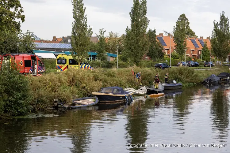 Zoektocht na aantreffen lege kano in de Jan Gijzenvaart in Haarlem