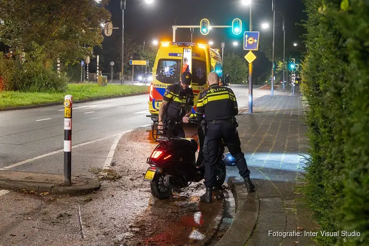 Scooterrijdster onderuit op de Heemsteedse Dreef