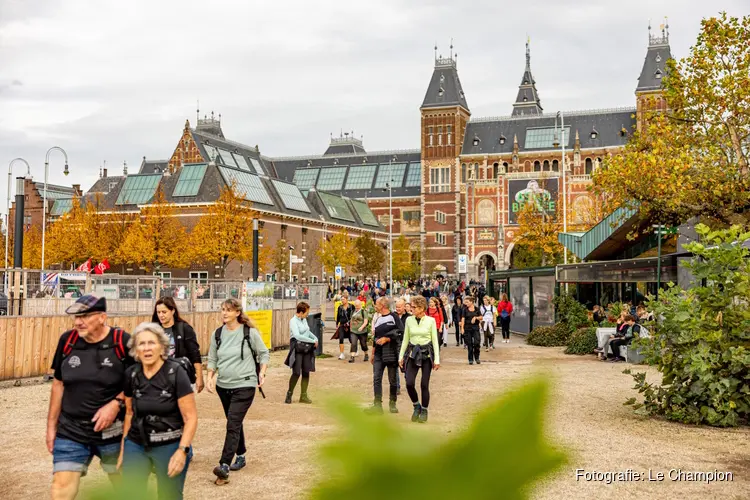 13.000 wandelaars vieren feestelijke 10e editie Amsterdam City Walk