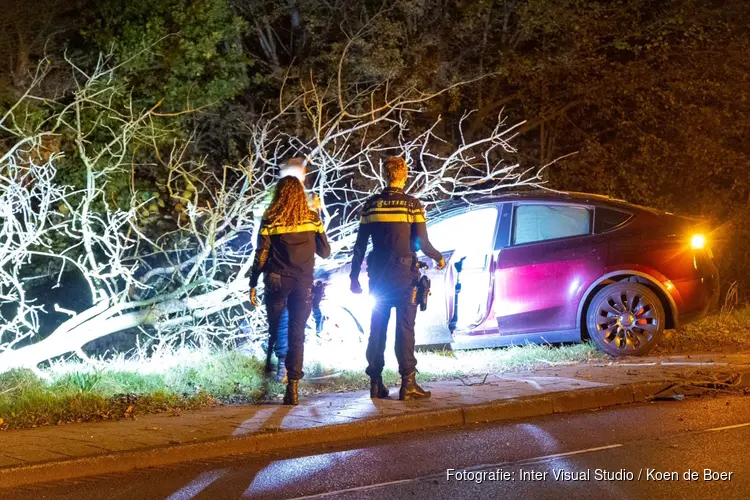 Automobilist gecrasht in Haarlem: schade over 100 meter