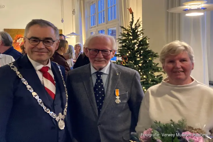 Ronald van Eden ontvangt Koninklijke onderscheiding voor 25 jaar vrijwillige inzet bij Verwey Museum Haarlem