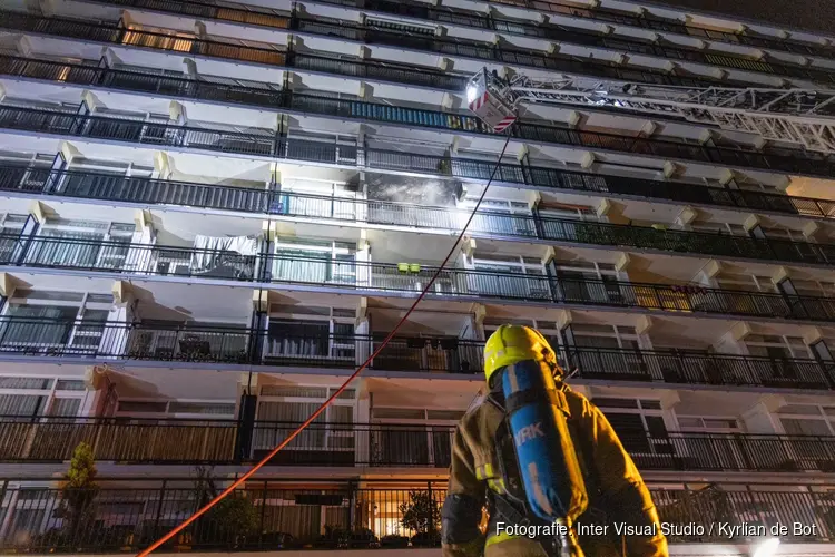 Veel schade bij brand in woning van flatgebouw in Haarlem