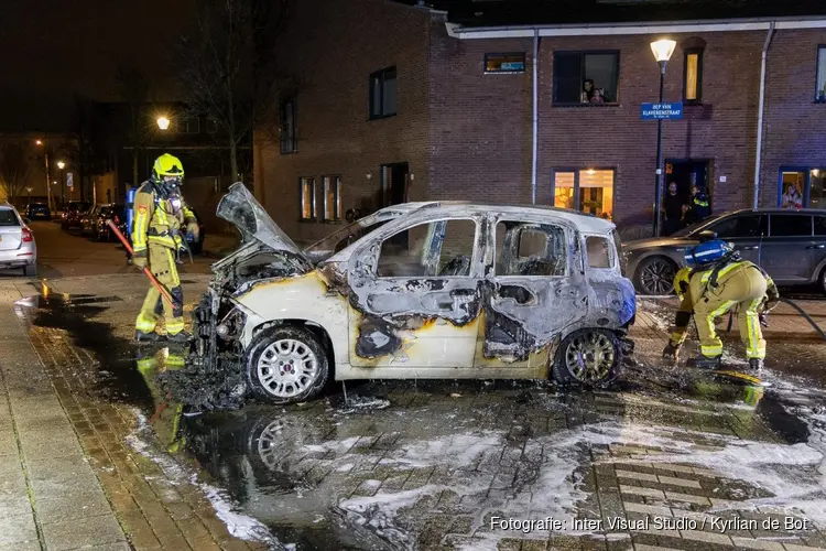 Gestolen auto in brand op Wim van Eststraat in Haarlem