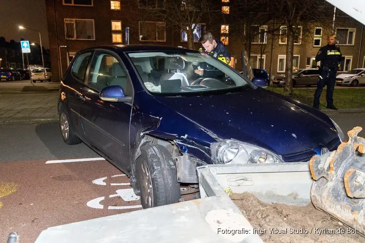 Automobilist aangehouden na aanrijding met graafmachine in Haarlem