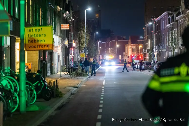 Straat afgezet door explosie bij woning in Haarlem