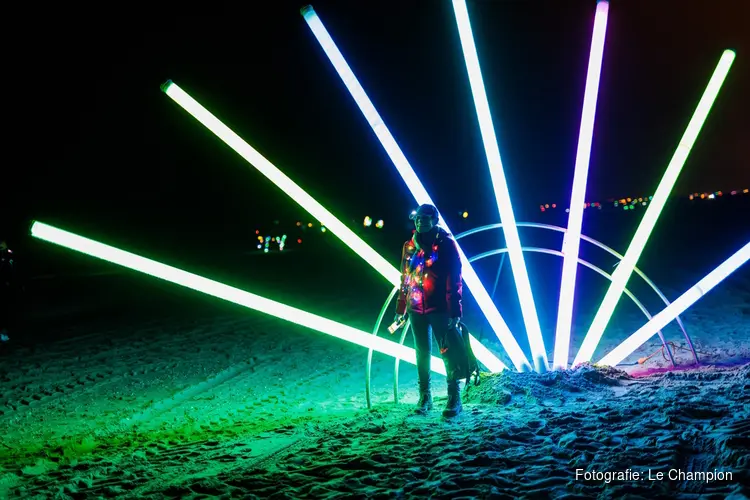 Al 5.000 wandelaars aan de start van 4e editie Zandvoort Light Walk